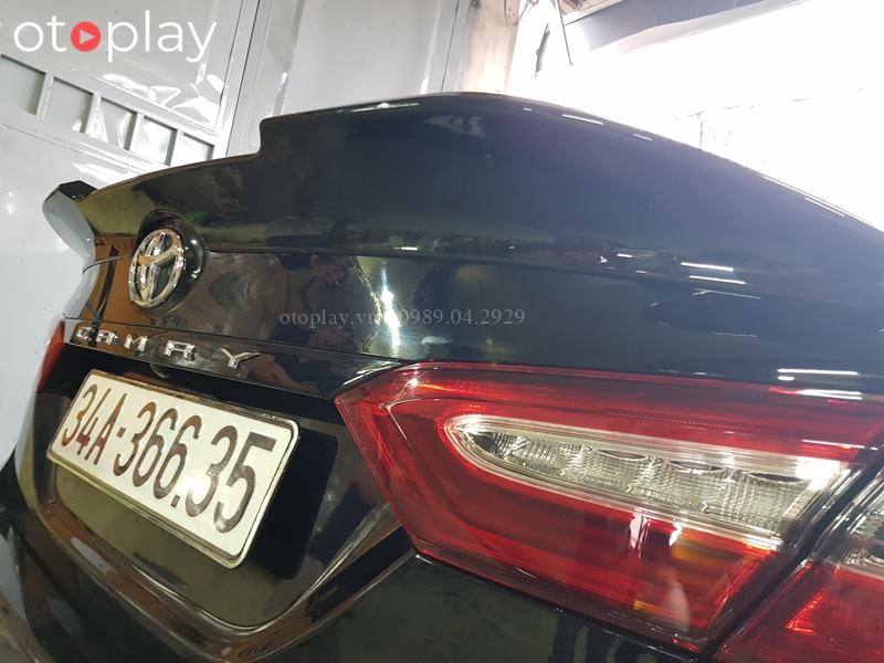 Xe Camry biển Hải Dương lắp đuôi gió tại Otoplay