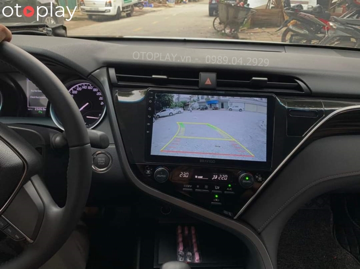 Màn hình Bravigo tích hợp camera lùi hiển thị rõ nét kèm vạch đánh lái chuẩn xác