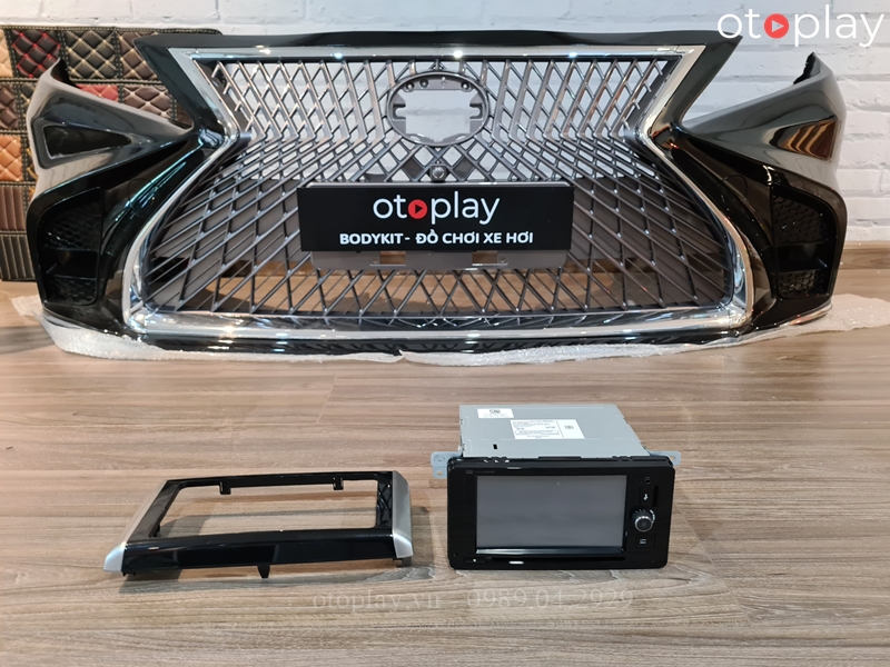 Mẫu cản Lexus Camry trưng bày tại văn phòng OTOPLAY