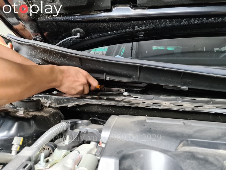 Lắp lưới chống chuột xe Toyota