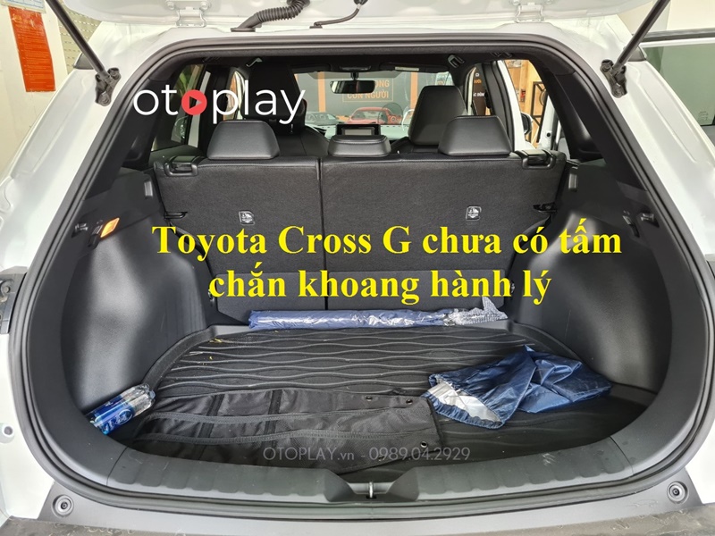 Toyota Cross bản G chưa có tấm chắn khoang hàng lý