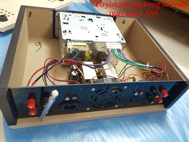 Gắn CD vào hộp gỗ thiết kế sẵn