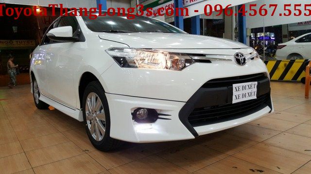Xe Vios màu trắng lắp bộ body kit trước khi đăng ký biển số