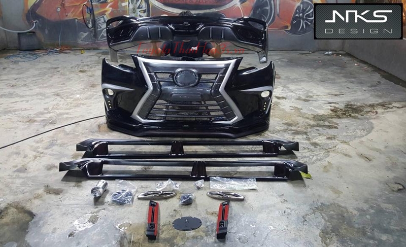 Bộ bodykit gồm 4 chi tiết và các ốp viền crom xung quanh