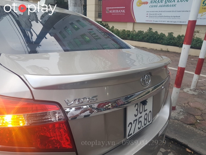 Đuôi gió xe Vios màu nâu vàng (mã 4R0)