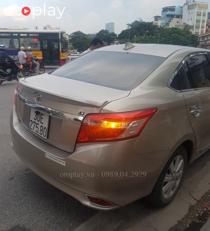 Đuôi gió lắp lên xe Toyota Vios rất đẹp và thể thao