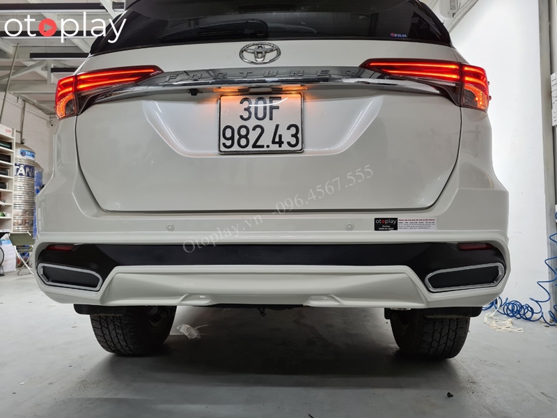 Đuôi sau kiểu pô đôi thể thao, sang trọng