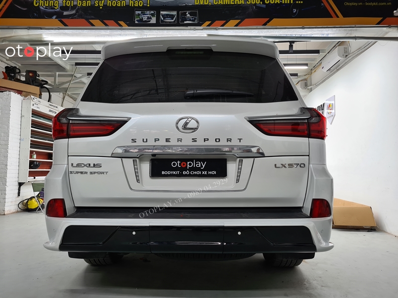 Đuôi xe Lexus LX570 sau khi hoàn thiện lên Super Sport