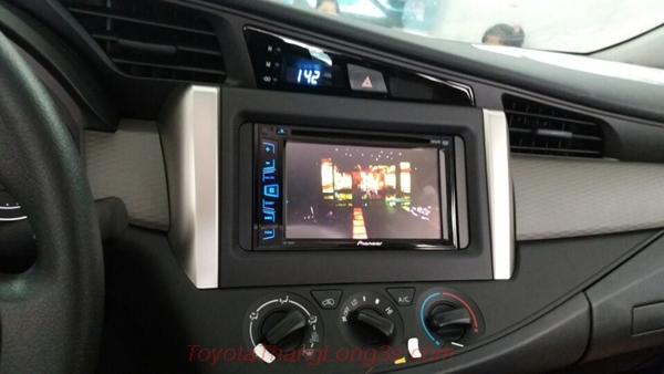 Màn hình DVD cho xe Toyota Innova E