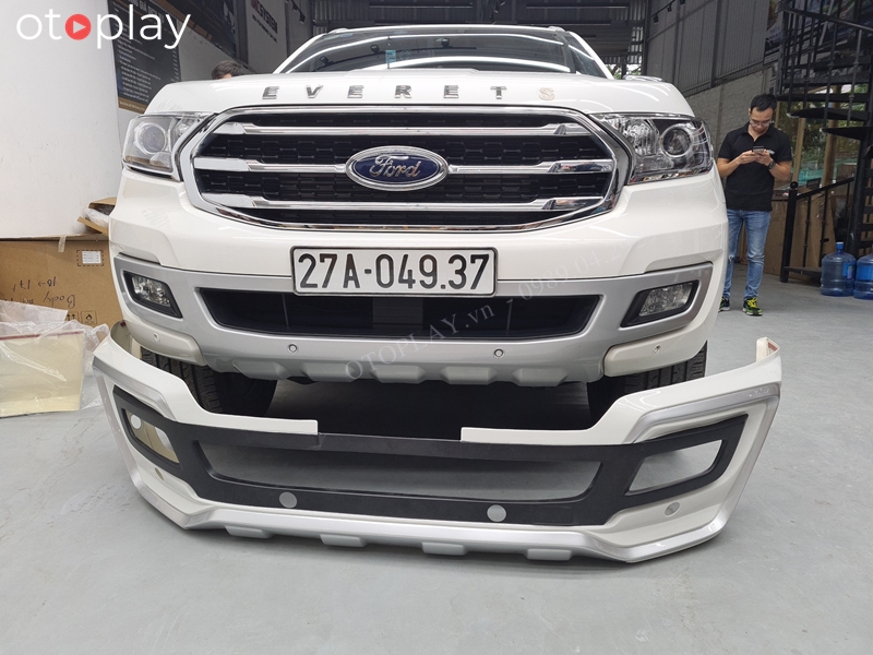 Bodykit chuẩn bị lắp lên xe Ford Everest