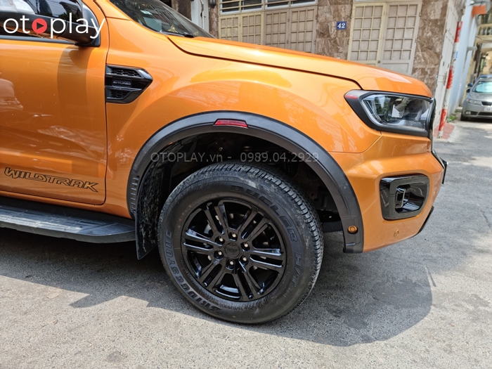 Cua lốp zin cho xe Ranger Wildtrak có màu đen tăng tính thẩm mỹ sang trọng 