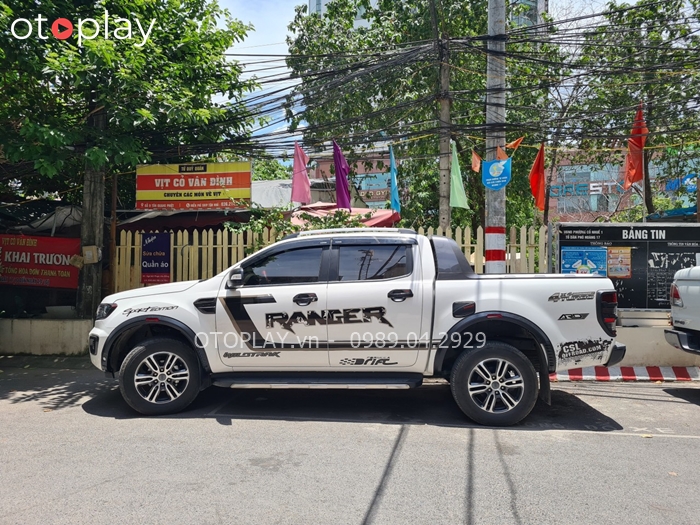 Xe Ranger Wildtrak màu trắng từ Nghệ An ra Hà Nội độ phụ kiện tại OTOPLAY