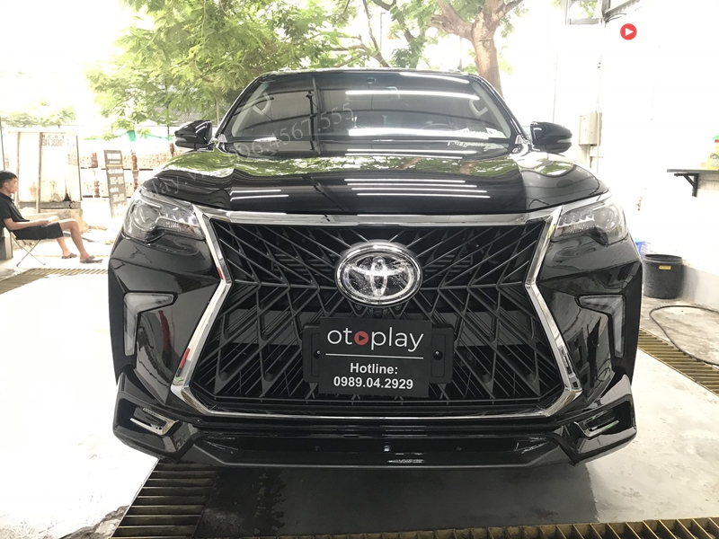Xe Fortuner màu đen độ Lexus tại OTOPLAY