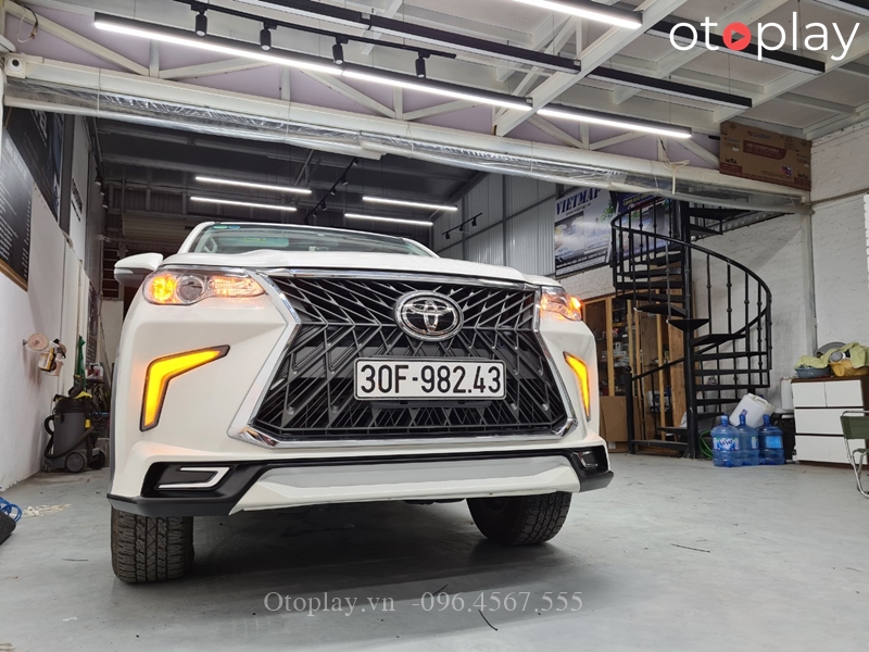 Xe Fortuner2017 - 2020 độ Lexus LX570 tại OTOPLAY