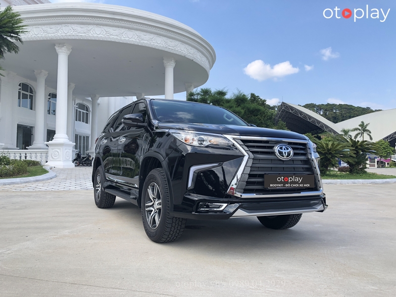 Xe Fortuner màu đen độ bodykit Lexus LX570 cực đẹp