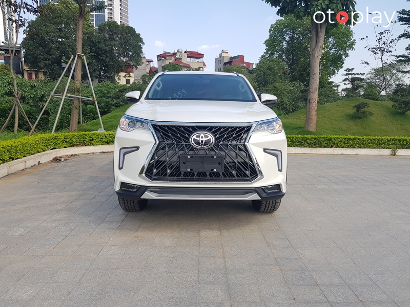 Xe Fortuner TRD Sport mới 100% độ luôn lên Lexus LX570