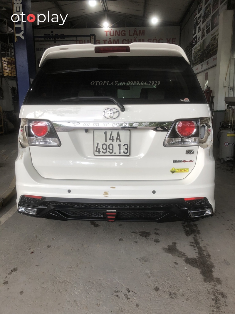 Phần đuôi xe sau khi độ bodykit từ Fortuner lên Lexus