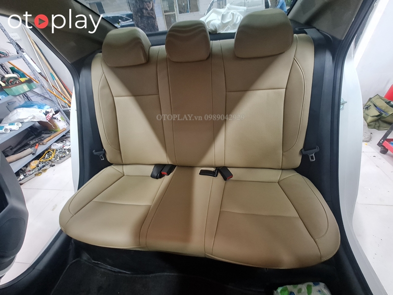 Chất liệu da cao cấp, chống bám bẩn, chống ẩm mốc