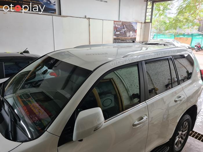 Lắp giá nóc thấp cho xe Toyota Land Cruiser Prado giúp biến đổi ngoại hình chiếc xe trở nên mạnh mẽ, sang trọng và đẳng cấp hơn.