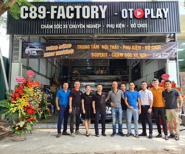 Các anh em hội nội thất ô tô mừng khai trương OTOPLAY