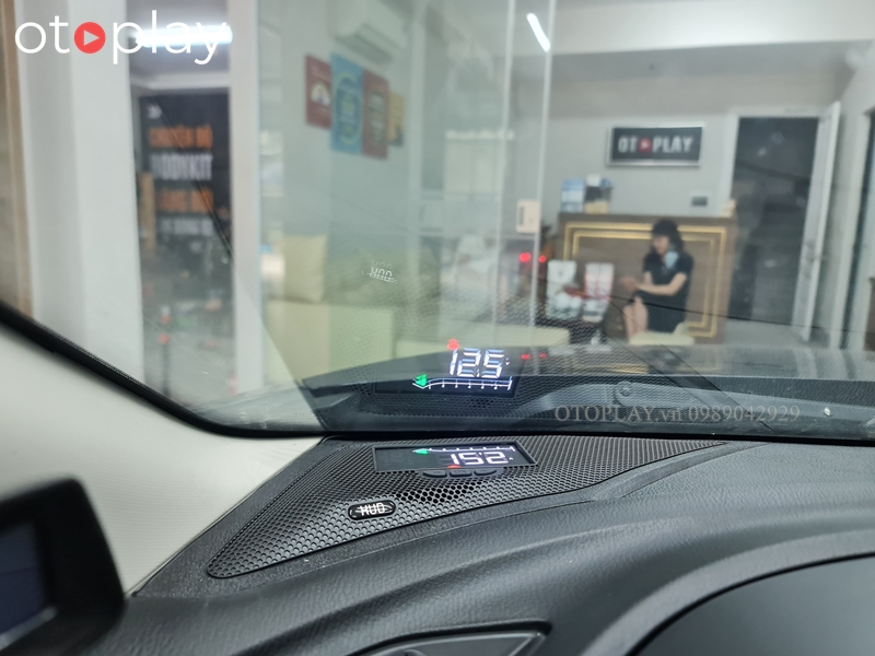 Hắt kính HUD lắp đặt hoàn thiện trên Mazda 3