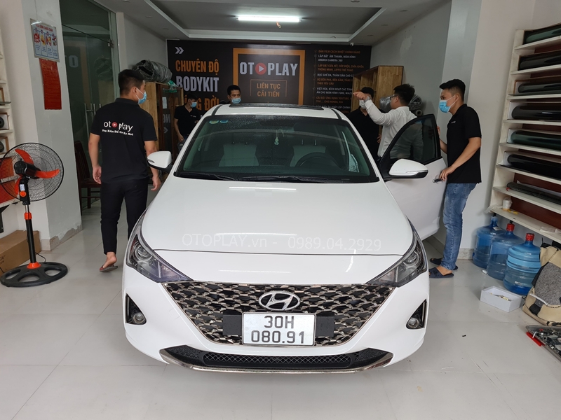 Xe Hyundai Accent 2021 lắp cảm biến áp suất lốp tại Trung tâm nội thất đồ chơi OTOPLAY