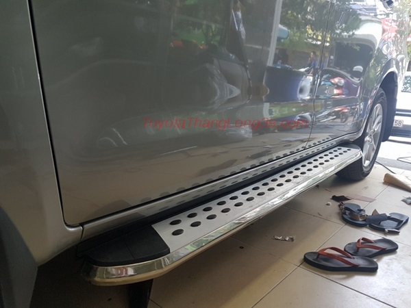 Bậc lên xuống Innova