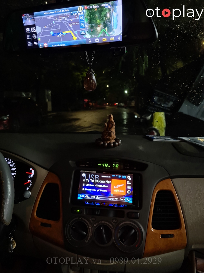 Innova 2011 lắp DVD Pioneer và Camera hành trình Vietmap