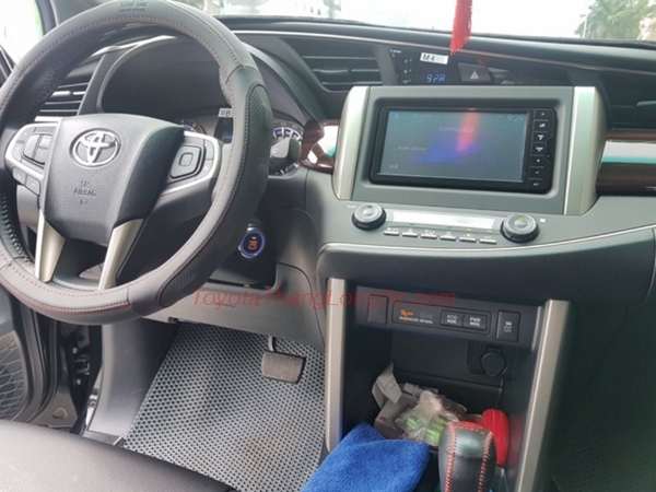 Xe Innova Venturer được lắp chìa khóa thông minh hiện đại