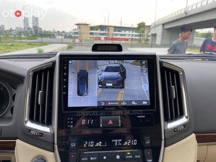 Xe Land Cruiser thay màn hình Android Bravigo tích hợp camera 360