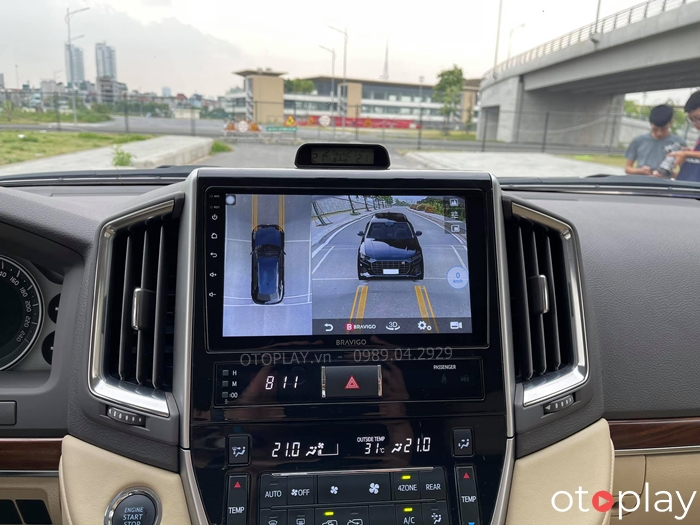 Xe Land Cruiser thay màn hình Android Bravigo giá rẻ tại Hà Nội