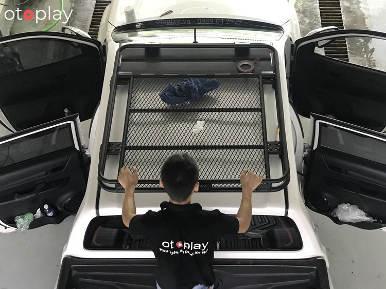 Kỹ thuật OTOPLAY lắp giá nóc Hilux