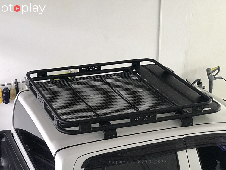 Giá nóc xe Hilux lắp hoàn thiện