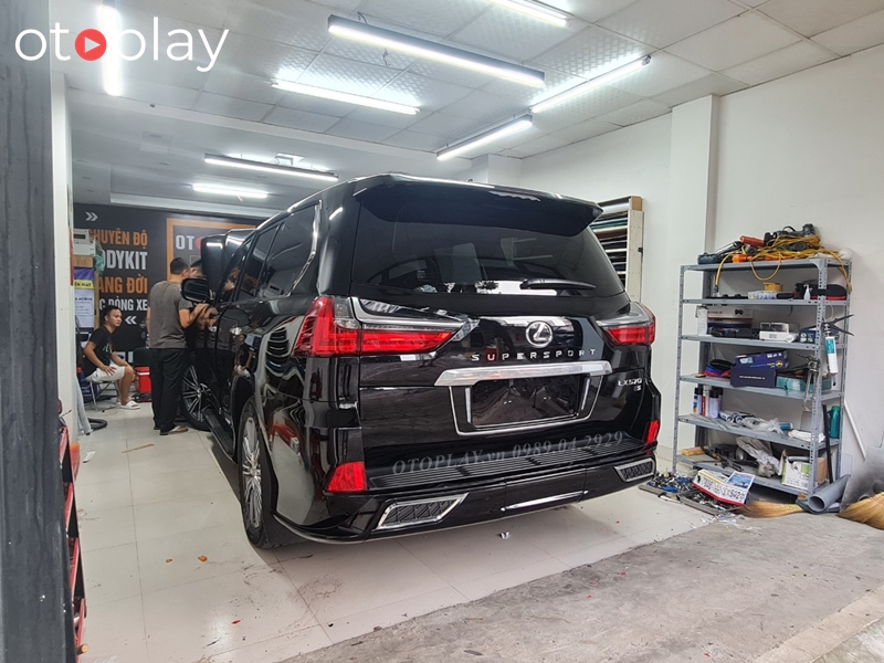 Phần đuôi xe sau khi độ ốp cản sau và 1 số chi tiết nhỏ