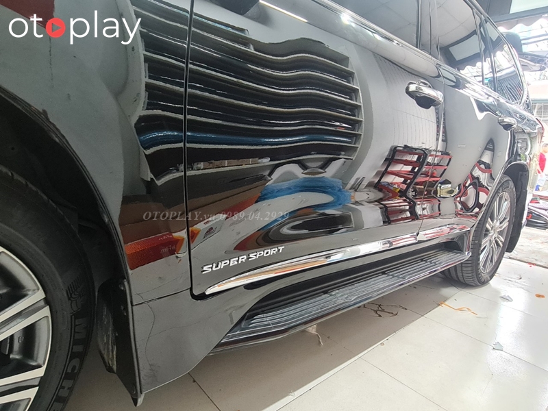 Thân xe chỉ thêm 1 vài chi tiết nhỏ giúp chiếc xe đẹp gấp bội phần