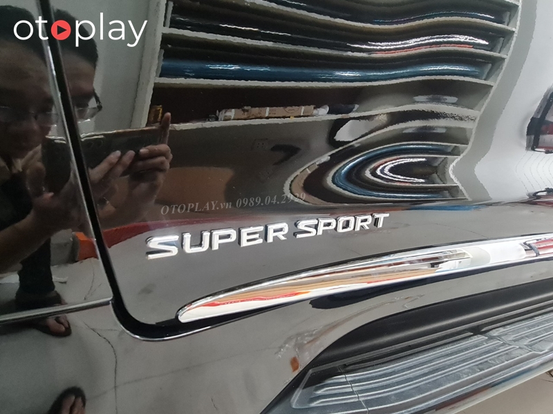 Thân xe dán chữ Super Sport nổi bật