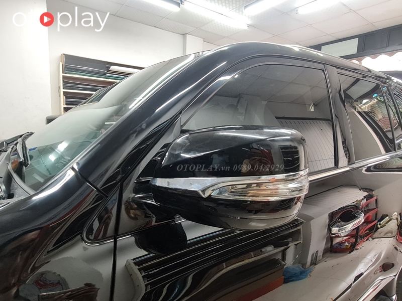 Gương xe lắp thêm chi tiết trang trí nhỏ của bản Super Sport