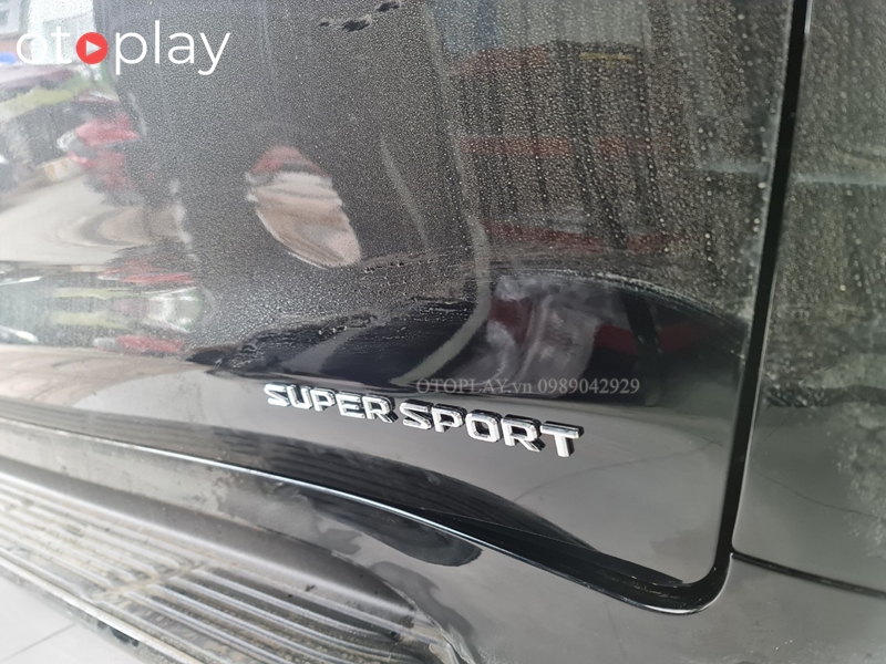 Hông xe đính kèm chữ SUPER SPORT