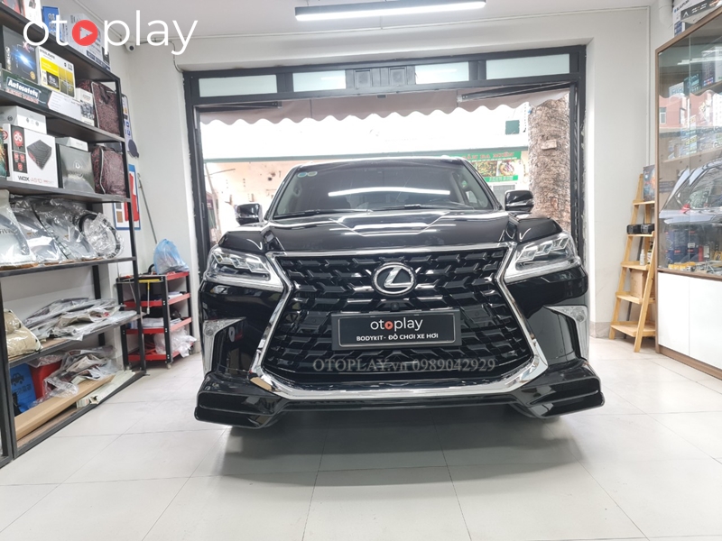 LX 570 lên Super Sport 2022 với mặt ca lăng, ốp ản trước