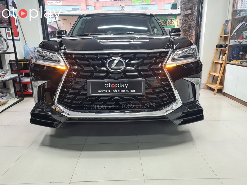 Độ Bodykit Lexus LX570 thành bản Trung Đông với mặt ca lăng 3D