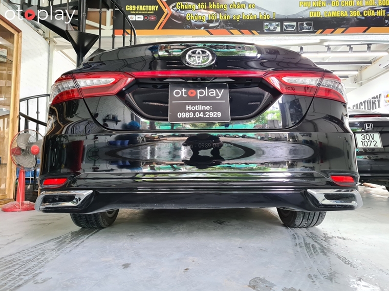 Xe Camry độ lip bô tại cửa hàng OTOPLAY