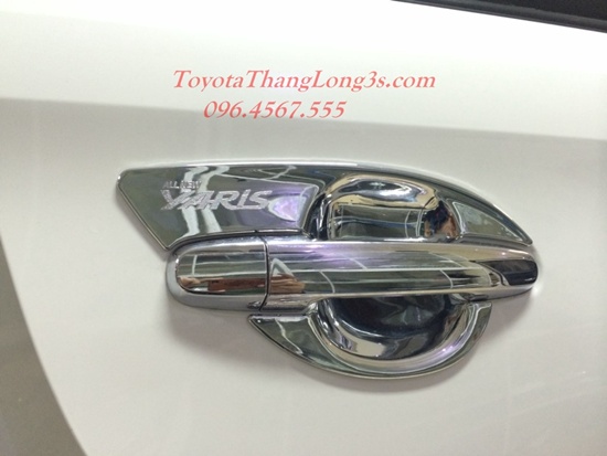 Lót tay nắm cửa xe yaris 2016
