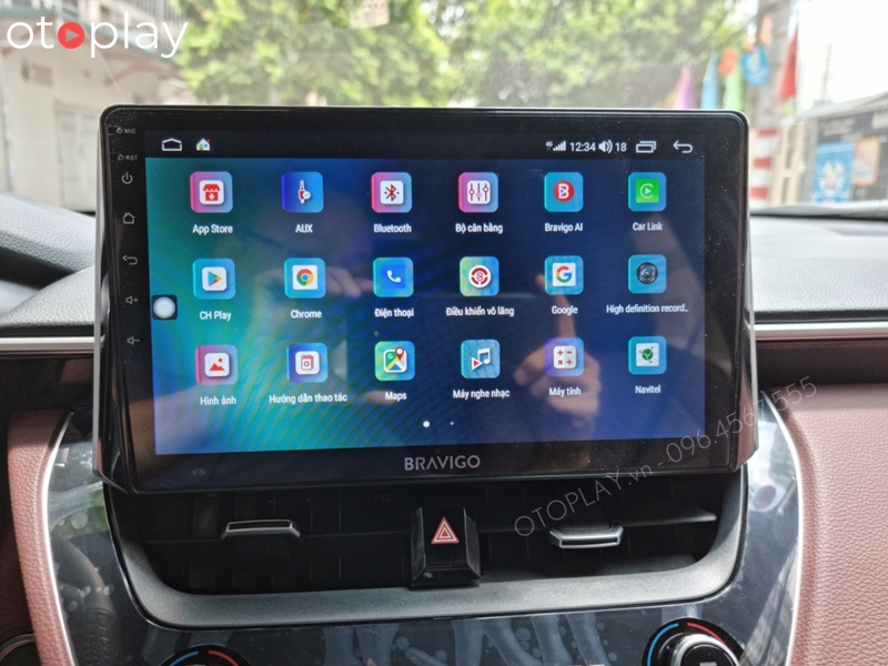 Xe Toyota Cross V lắp màn hình Bravigo tại OTOPLAY