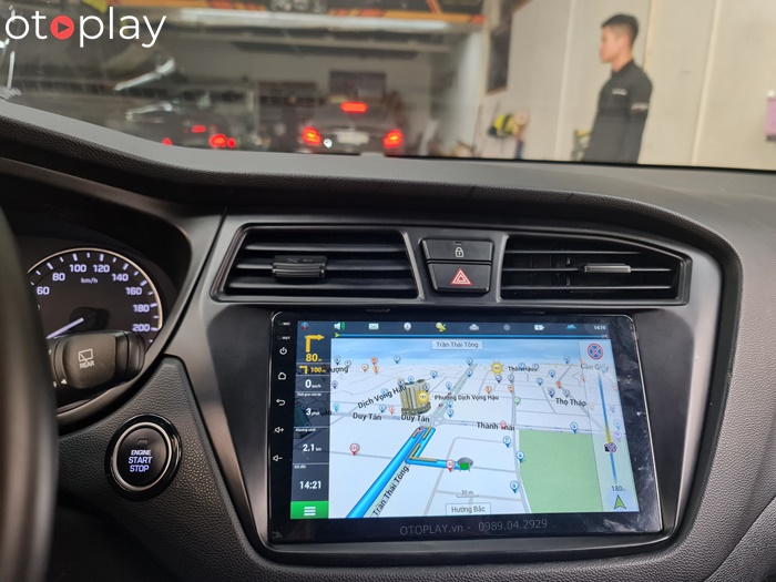 Bản đồ Vietmap, Navitel bản quyền Việt Nam được trang bị giúp người lái xe dễ theo dõi.