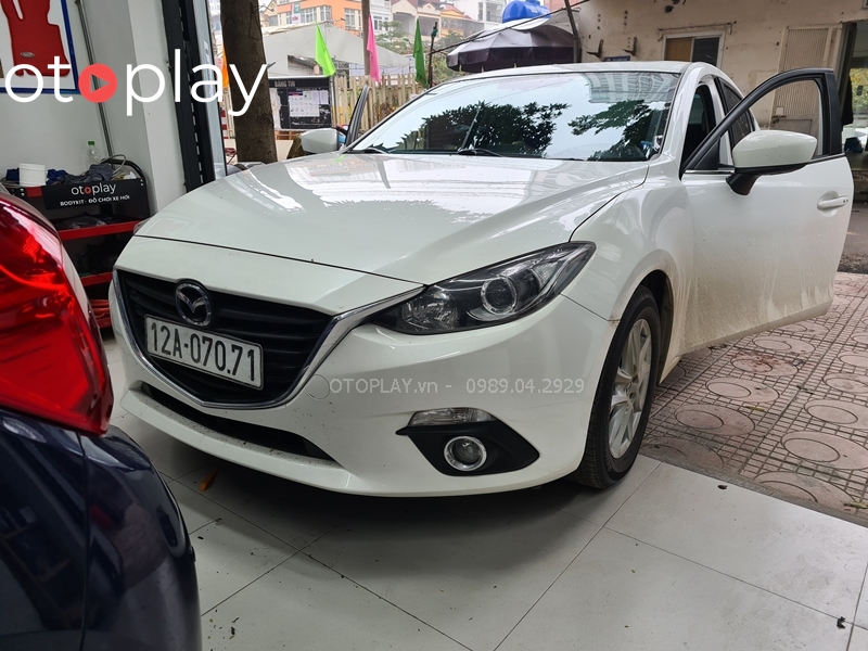 Mazda 3 2016 từ Lạng Sơn xuống Trung tâm nội thất OTOPLAY để cài đặt phần mềm việt hóa