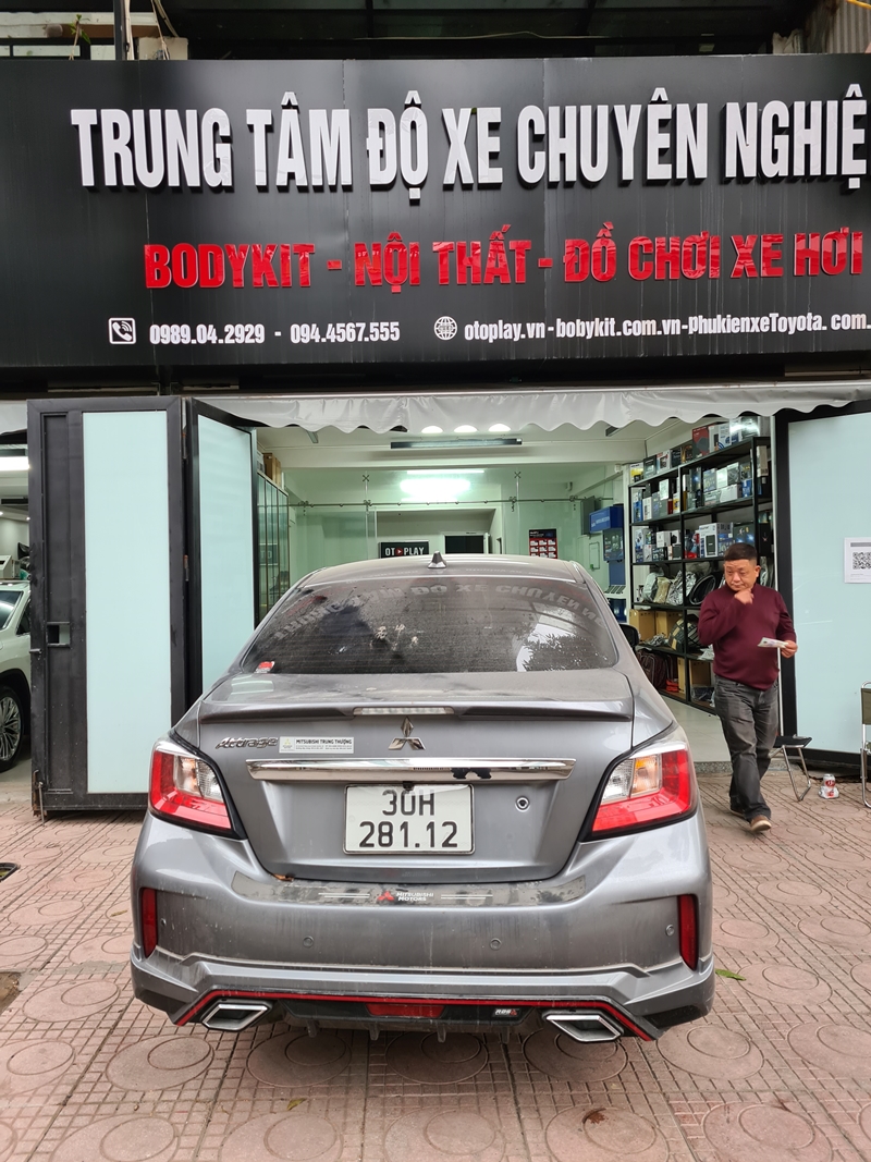 Xe Mitsubishi Attrage cài ứng dụng xem youtube qua android auto