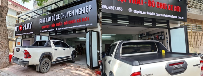 Nắp thùng cuộn điện xe Hilux: bạn có thể cuộn tùy ý theo nhu cầu: cuộn hết hoặc một nửa tùy ý.