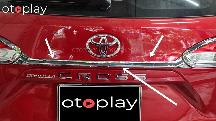 Nẹp crom cốp hậu xe Toyota Cross