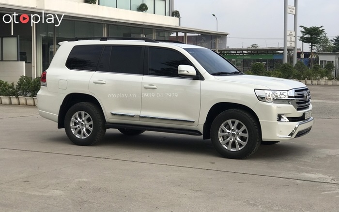 Giá nóc xe Land Cruiser tại đại lý Toyota