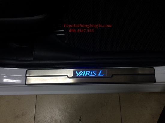 Ốp bậc lên xuống xe yaris